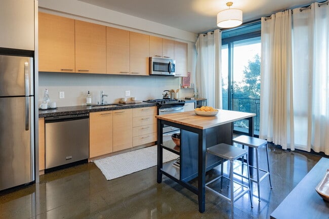 Building Photo - Brick + Iron Lofts at Dogpatch