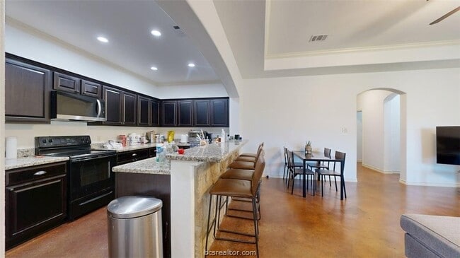 Photo - 413 Hayes Ln