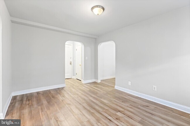 Photo - 215 Oakwood St SE