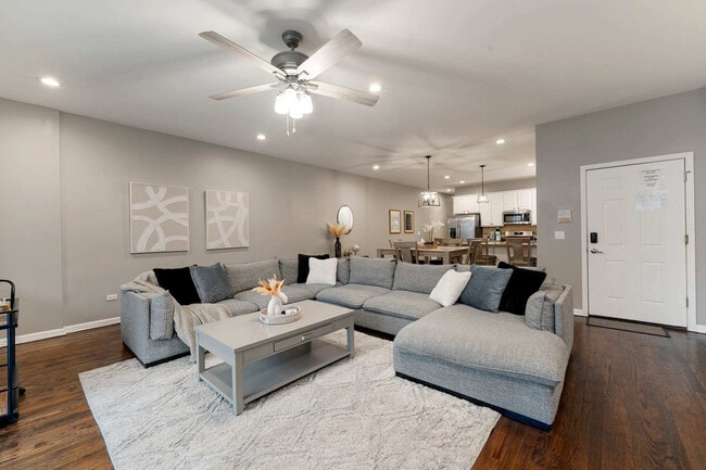 Photo - 1909 S Michigan Ave Unit ID1244939P