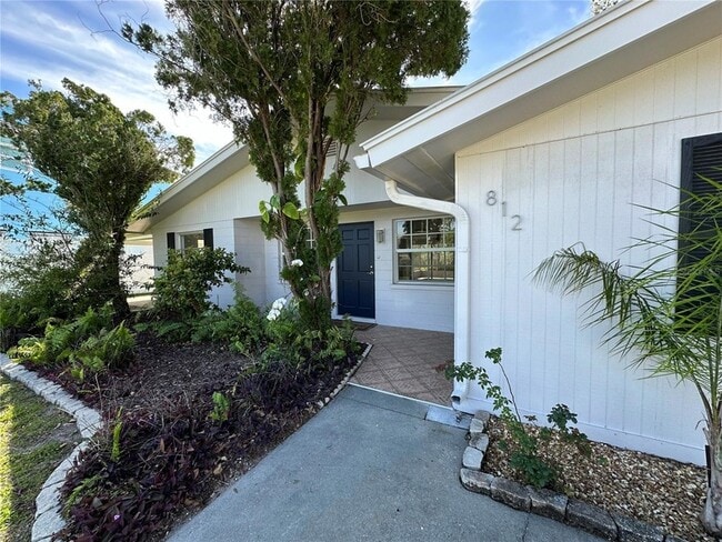 Building Photo - 812 Bayview Dr
