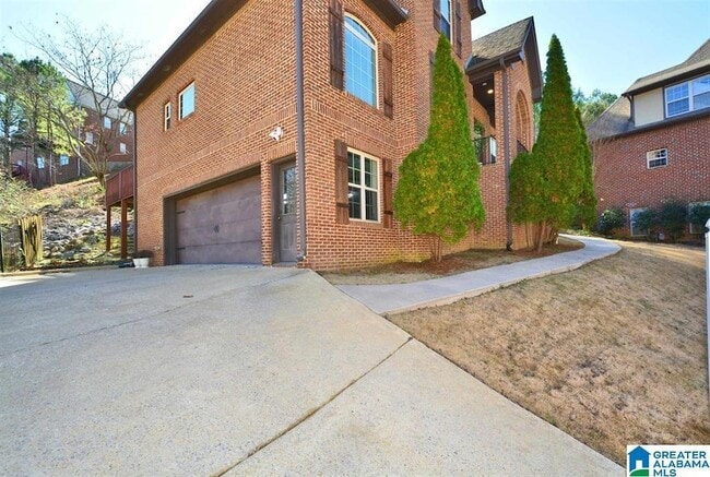 Photo - 221 Castlehill Dr