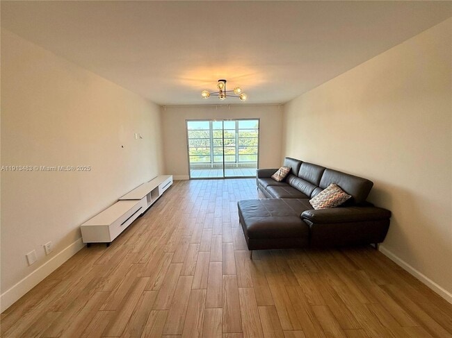 Photo - 4301 Martinique Cir Unit E4