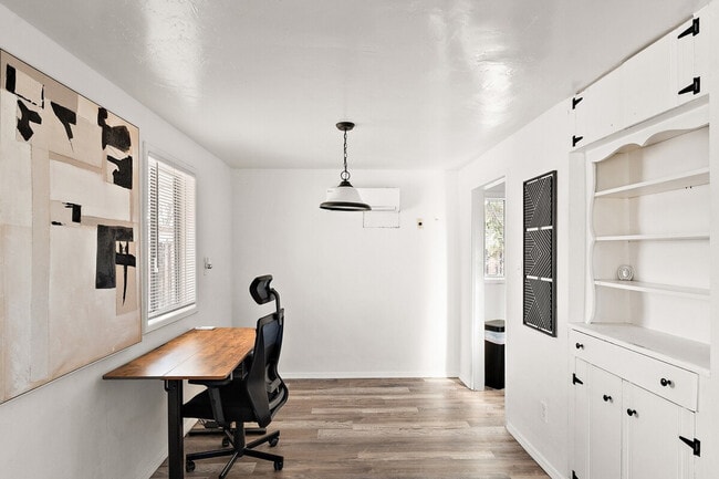 Photo - 704 W Main St Unit ID1244338P