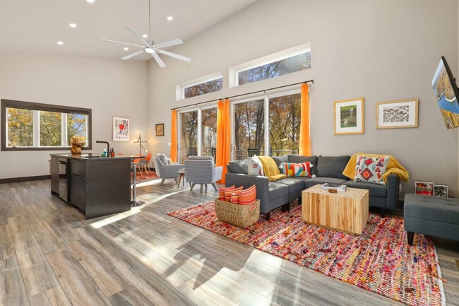 Building Photo - 85 Center Rd Unit ID1221900P