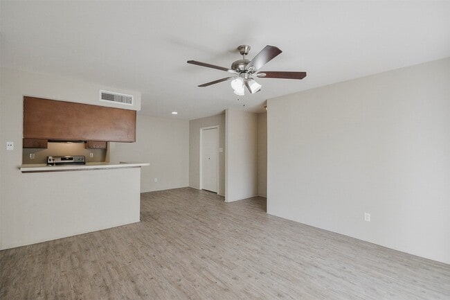 Photo - 12905 Woodforest Blvd Unit 704