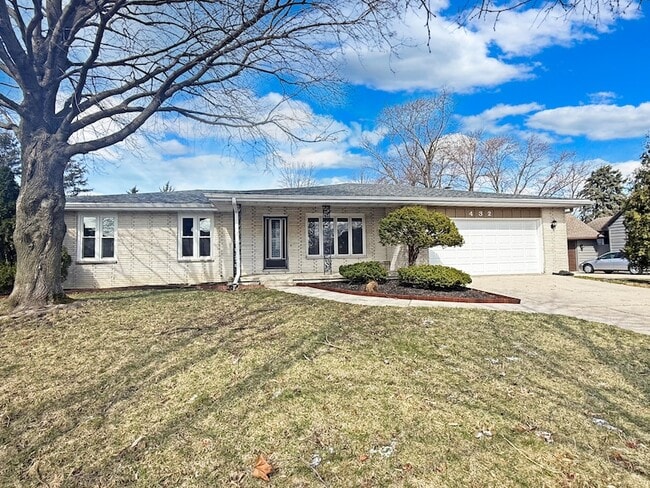 Building Photo - 432 Summer Dr