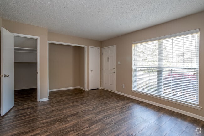 1 BD, 1 BA - 750SF - Living Room - Breckenridge