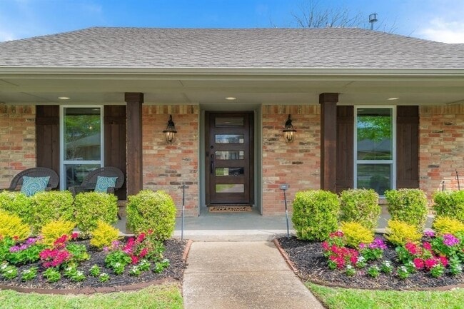 Photo - 1601 Windsong Trail