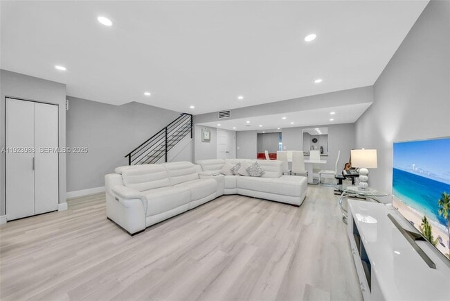 Photo - 707 NE 27th Ave