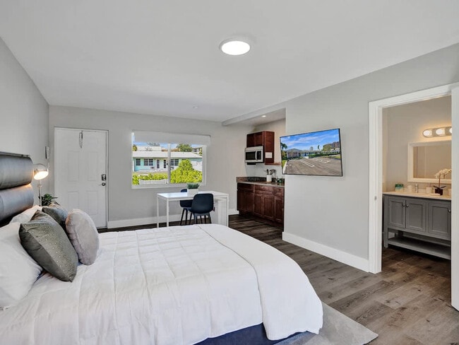 Building Photo - 3208 NE 9th St Unit SI ID1504009P