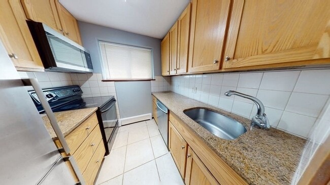 Building Photo - 306 Savin Hill Ave Unit 2