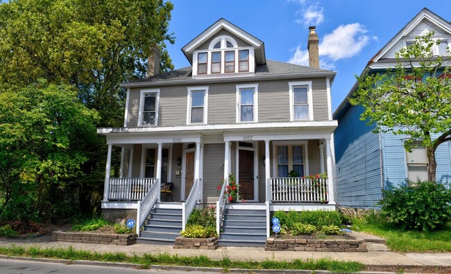 Building Photo - 1050 Oak St Unit 52