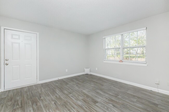 Building Photo - Eagles Crest at Durrett