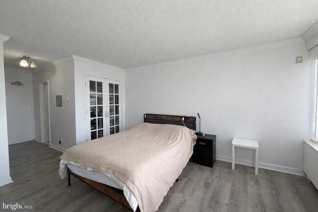 Photo - 5500 Friendship Blvd