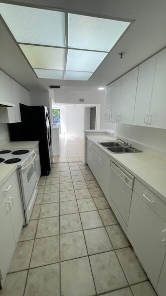 Building Photo - 4199 N Haverhill Rd Unit 103