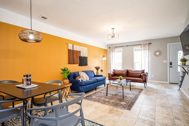 Building Photo - 1283 Sweet Pine Dr Unit ID1299352P