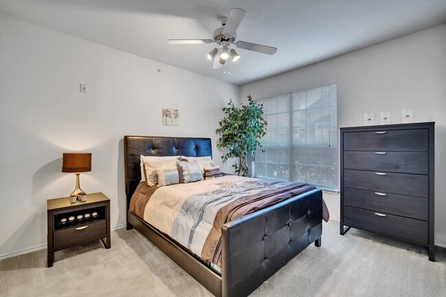 Photo - Seven Oaks Apts