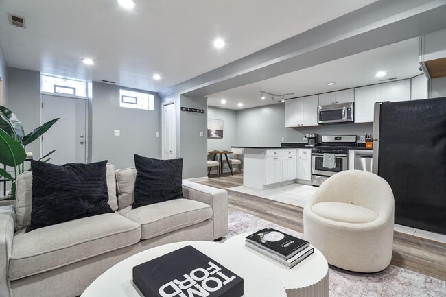 Building Photo - 3029 N Oakley Ave Unit ID1359759P