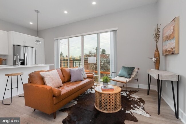 Building Photo - 52 W Washington Ln Unit 200