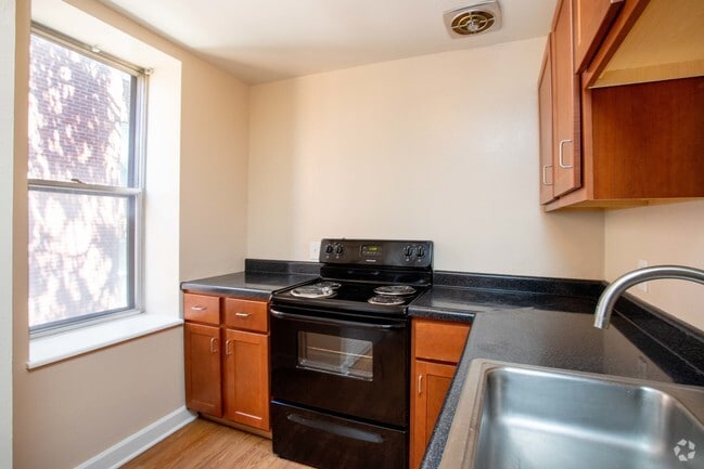 1BR, 1BA - 791 SF - Georgian Court