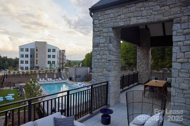 Building Photo - 9132 Senator Royall Dr Unit B1