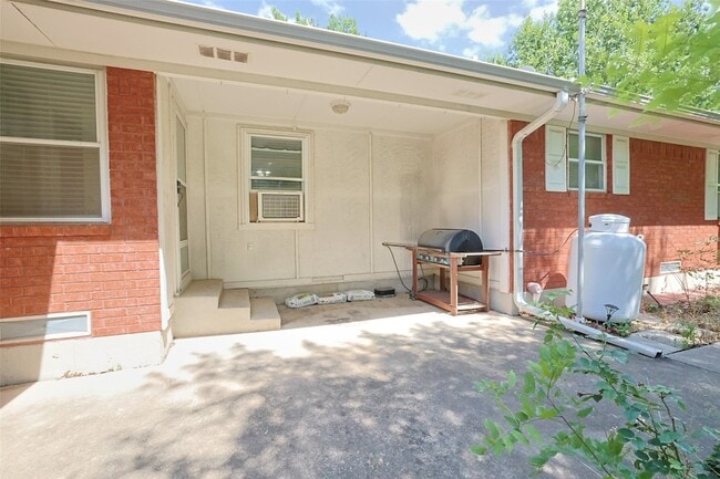 Photo - 2550 W Lucas Rd