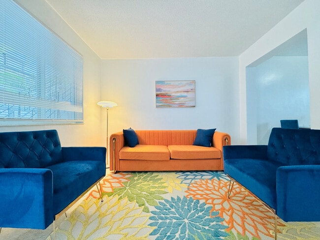 Building Photo - 828 SW 2nd St Unit ID1258727P