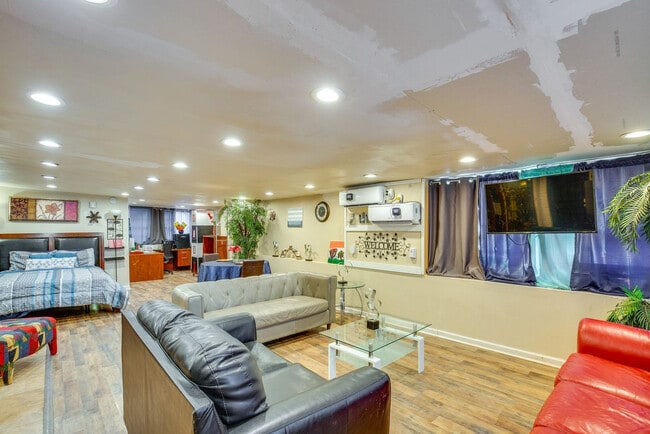 Building Photo - 7244 Piedmont Dr Unit SI ID1546105P
