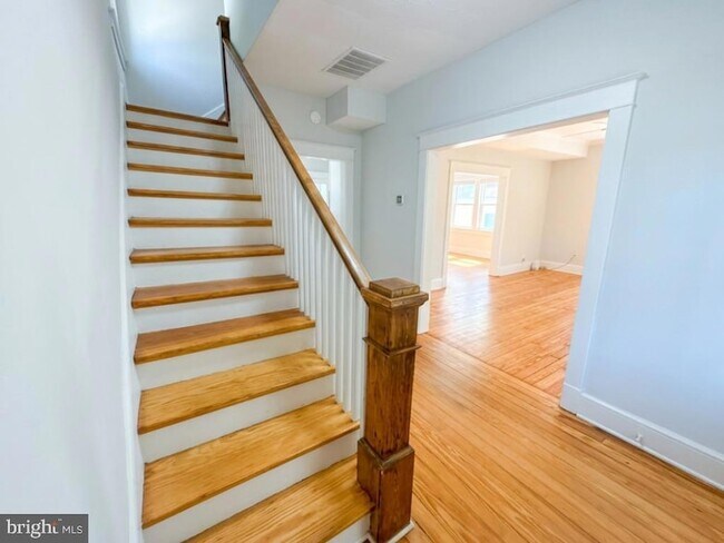 Photo - 209 4th Ave