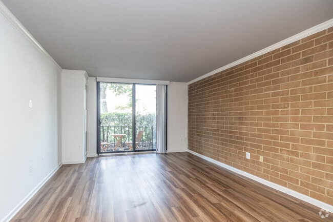 1BR, 1BA - 784SF - Living Room - Whitestone at Landmark