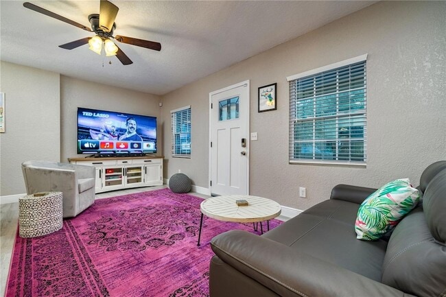 Photo - 113 W Adalee St