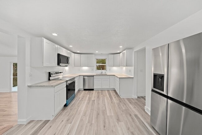 Photo - 4 Oaken Bucket Ln