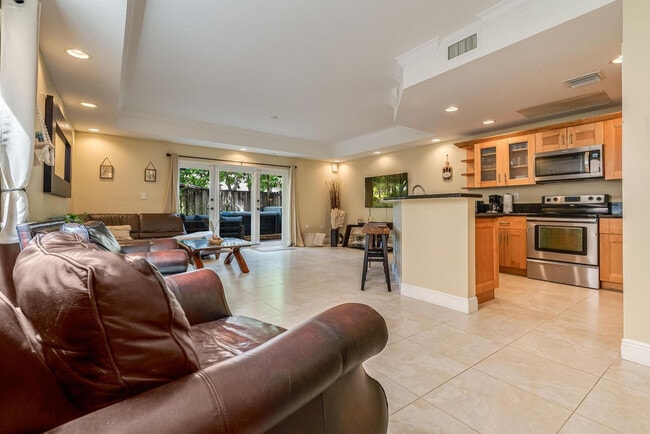 Photo - 1721 SW 23rd St Unit SI FL3-ID1475645P