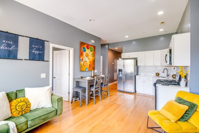 Building Photo - 4241 S Langley Ave Unit ID1305514P