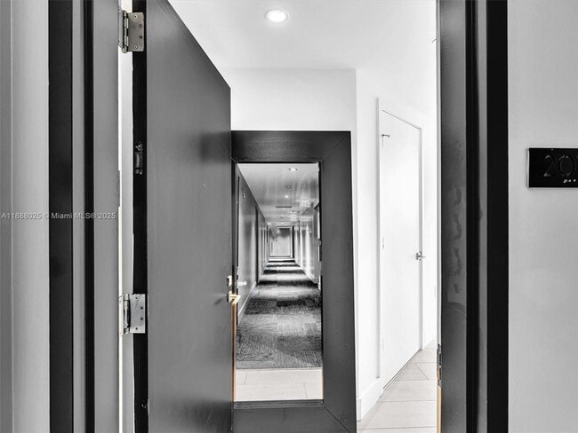 Building Photo - 121 NE 34th St Unit 2016