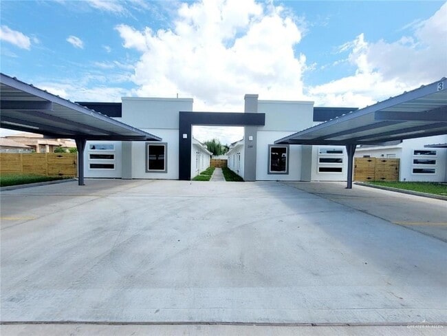 Building Photo - 2205 S Pamplona St Unit 3