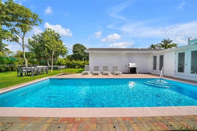 Building Photo - 18280 NE 8th Ave