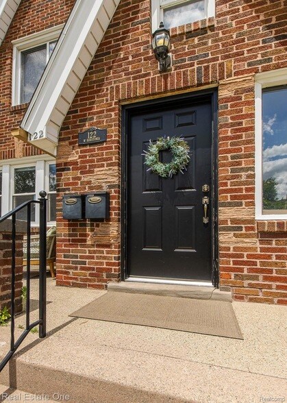 Photo - 122 W Houstonia Ave