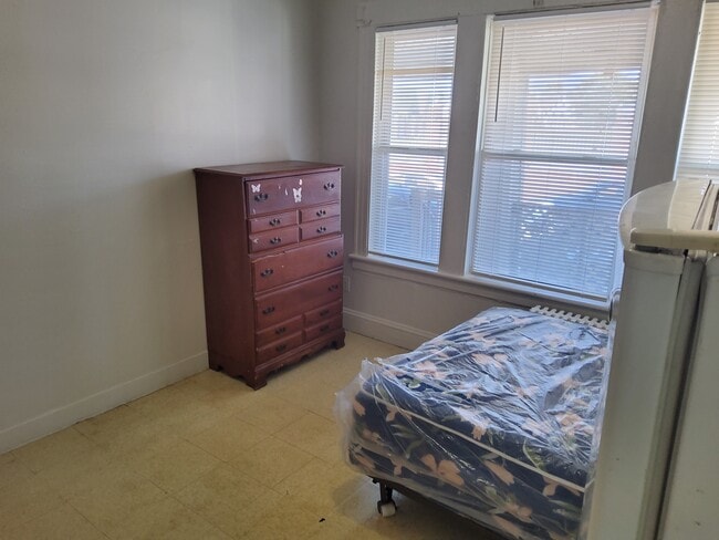 1-121 - Vine Street Apartments