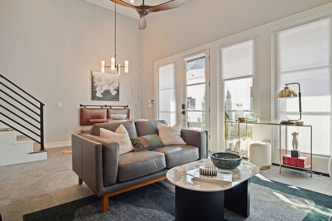 Building Photo - 225 W 1st St Unit ID1259094P