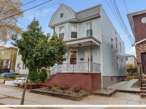 Building Photo - 514 Cross St
