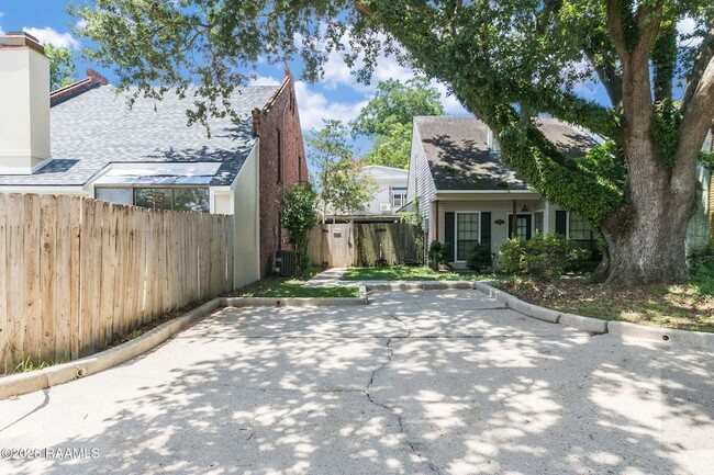 Photo - 200 Curtis St