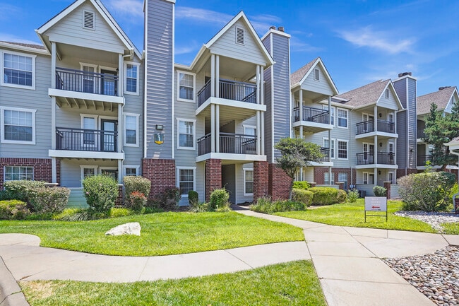 Building Photo - Crown Chase Apts