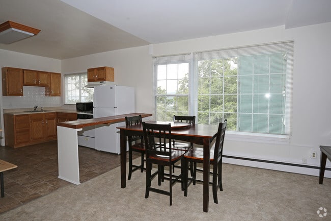 Dining Area - Edgecliff Apartments
