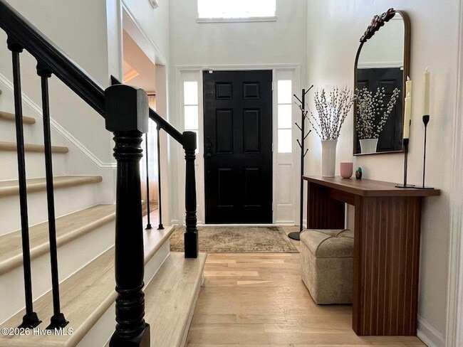 Photo - 561 Thorncliff Dr