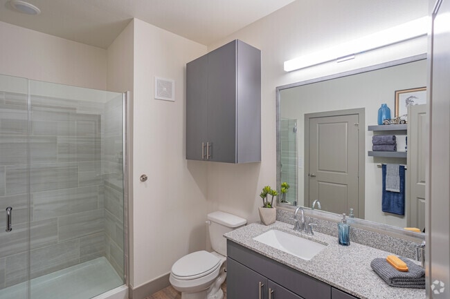 1BR, 1BA - 780SF - Broadvue Apartments