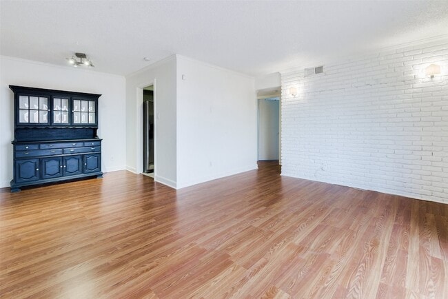 Building Photo - 2229 Mimosa Dr Unit 9