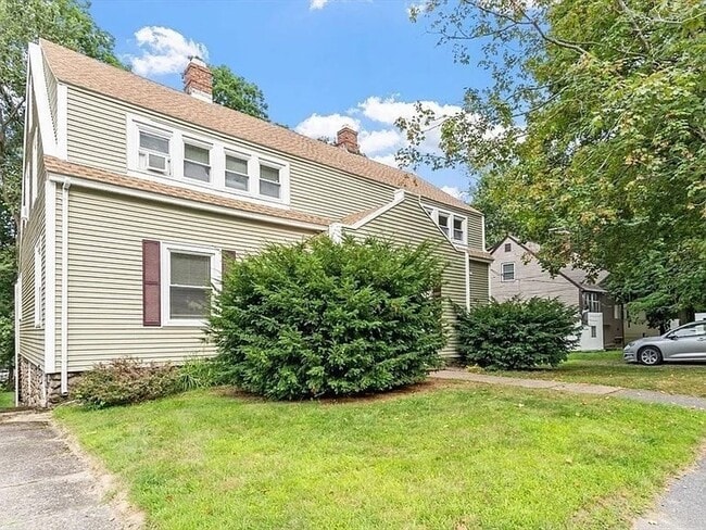 Building Photo - 29 Rockrimmon Rd Unit 1R