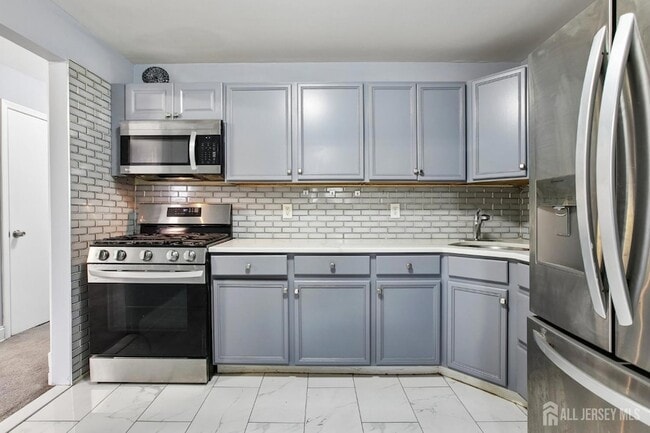 Photo - 396 College Dr